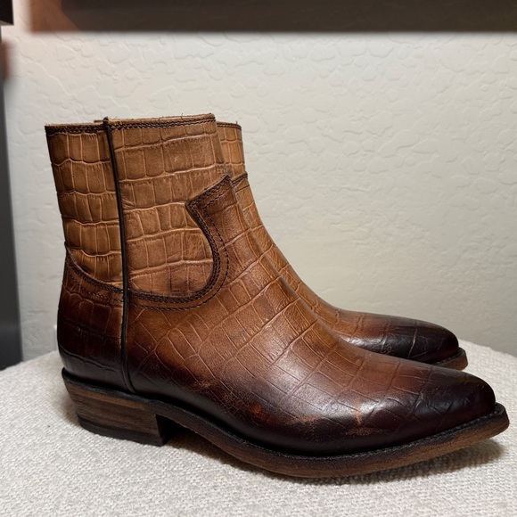FRYE Billy Ankle Bootie Cognac Brown Croc Leather Size 7.5 - Picture 2 of 8